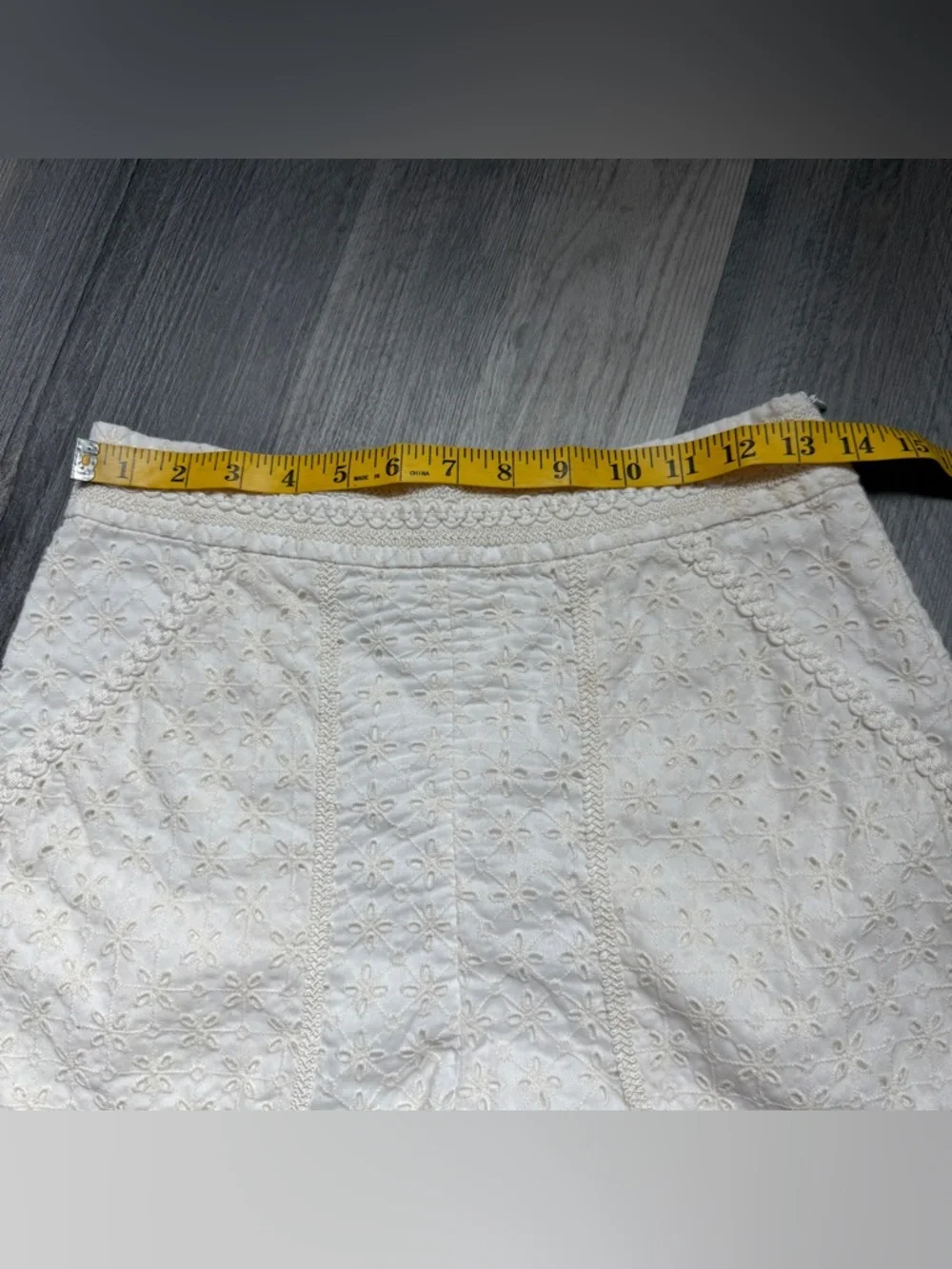 ZARA High Waisted Shorts Cream Eyelet Embroidered Medium Preppy Coastal